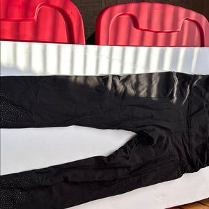 Lulu Lemon Black Athletic Leggings- cropped capris.